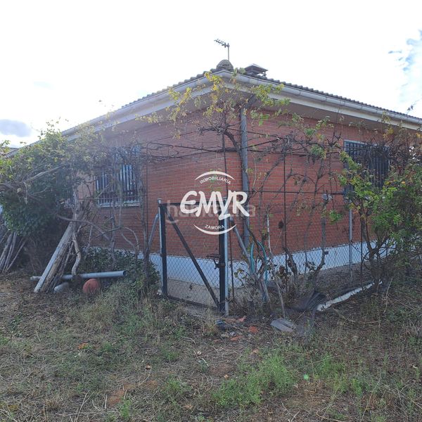 Foto af01ee5e-6325-4ab1-8b26-40dad4647517. Chalet venta finca con casa a 4 km en Área Rural Zamora