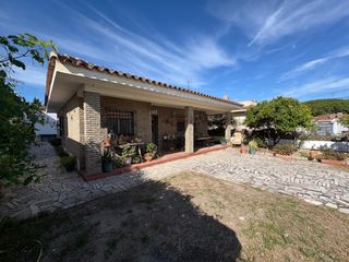 Chalet in Cuatro Pinos - El Carmen. Chalet independiente en cantarranas