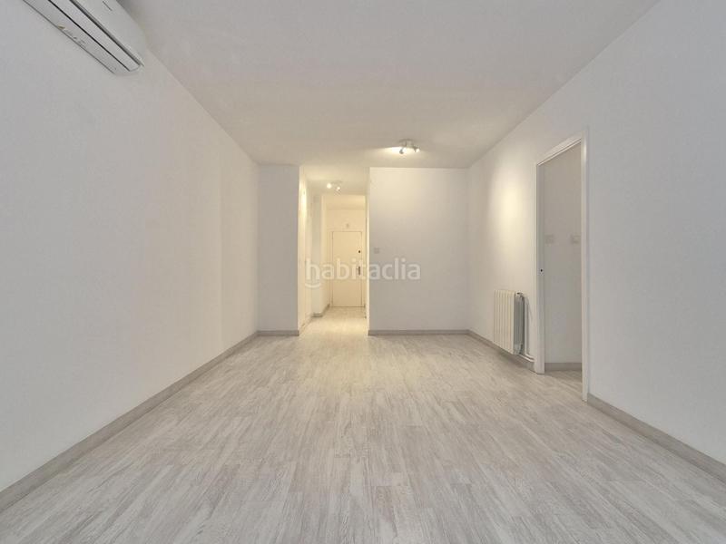Foto cdcc87b4-699a-4b8d-b509-99ecdcabb3f5. Piso  de 4 habitaciones con terraza en eixample en Barcelona