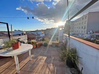 Casa a Covadonga. Luminosa casa de 5 habitaciones con patio y garaje