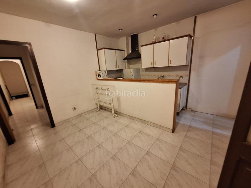 Foto 38539f3f-2155-47e7-9c45-9aa37dedf2b1. Casa  inglesa de 300m2 al lado de la rambla en Sabadell