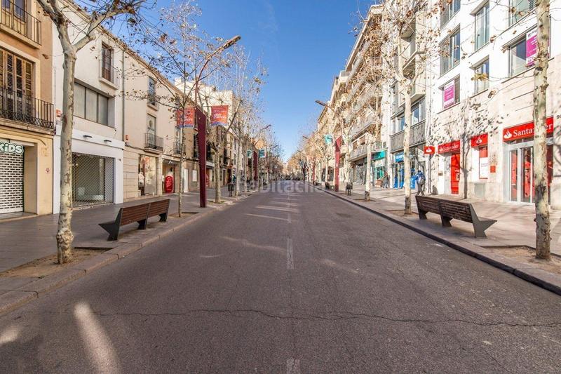 Foto 772a2188-579f-4dbe-91a2-86246dfc6758. Casa  inglesa de 300m2 al lado de la rambla en Sabadell