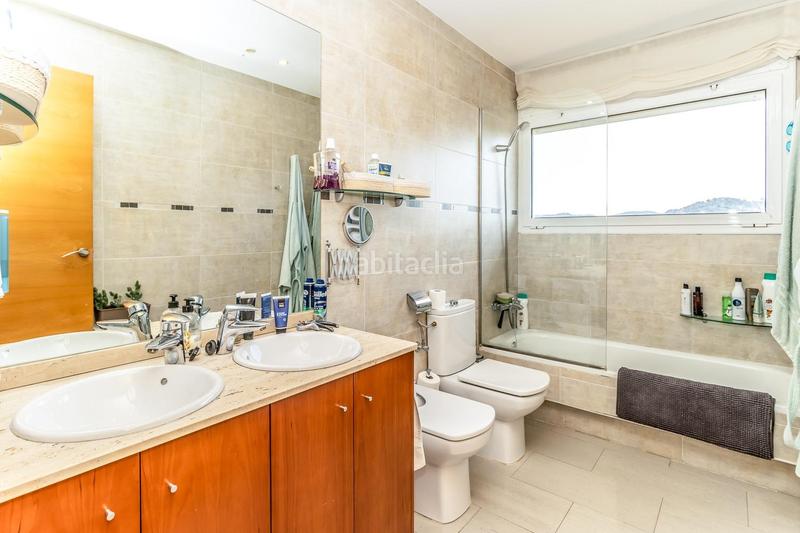 Foto 1120d47b-f470-4da5-87eb-8e7b619136ff. Edificio in El Racó-Sant Feliu del Racó Castellar del Vallès