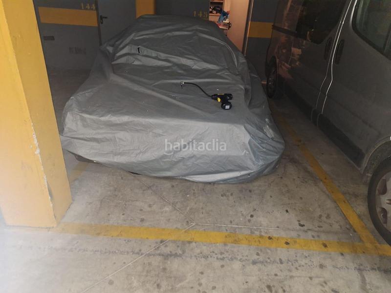 Foto 4fad7d47-86f1-4fd1-afe4-6c14df81be39. Parking coche plaza de garaje en el centro en Centre Sabadell