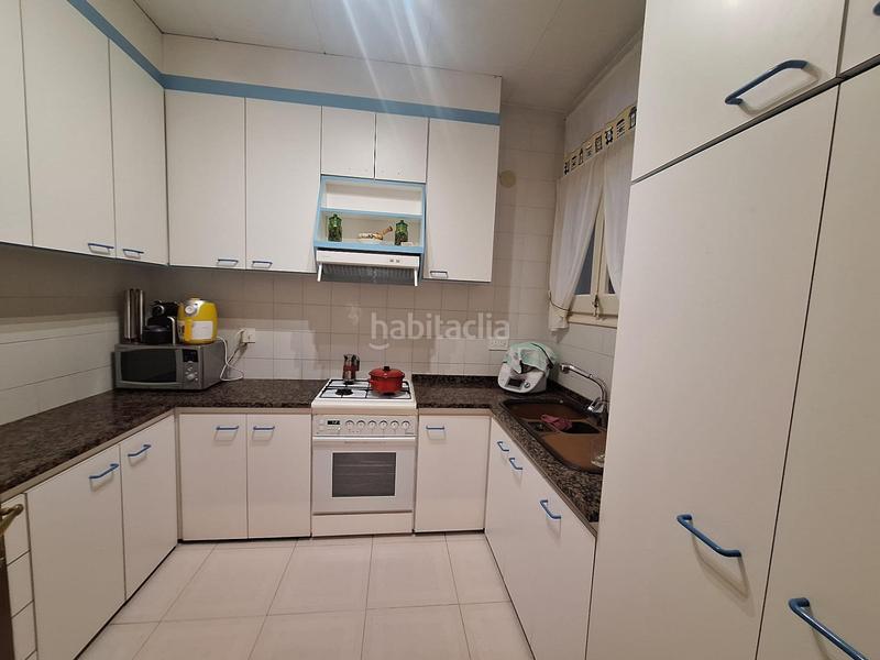 Foto 0715dcd7-7470-4130-a668-4248d5030680. Semi detached house with heating parking in Centre Sabadell