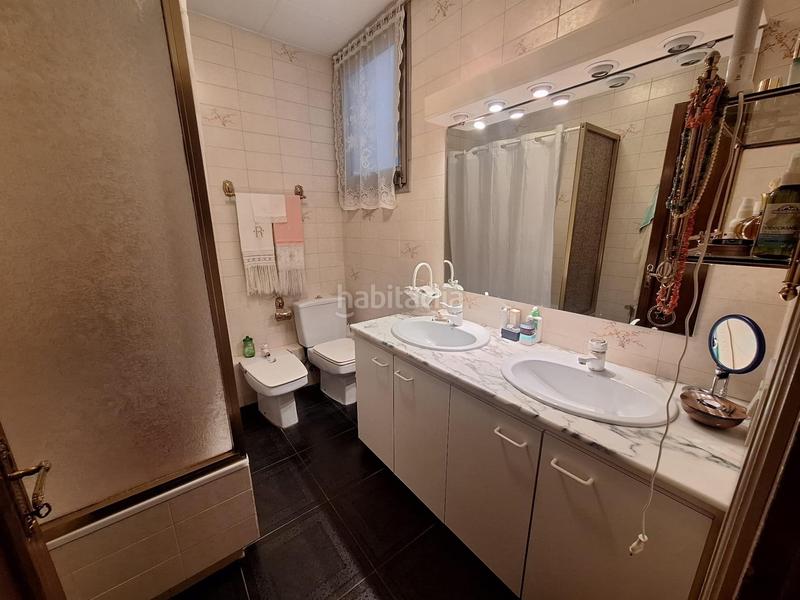 Foto 10a2ac5e-f648-4b53-9629-b5494108c954. Semi detached house with heating parking in Centre Sabadell