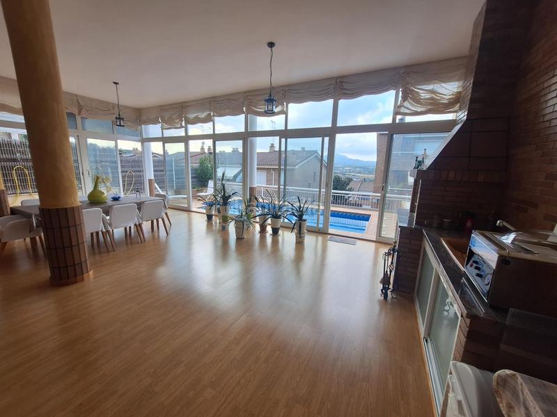 Foto 31893786-5937-44a2-836f-ca06798a3fe9. Casa amb calefacció aparcament piscina a Sant Quirze Parc-Vallsuau-Castellet Sant Quirze del Vallès