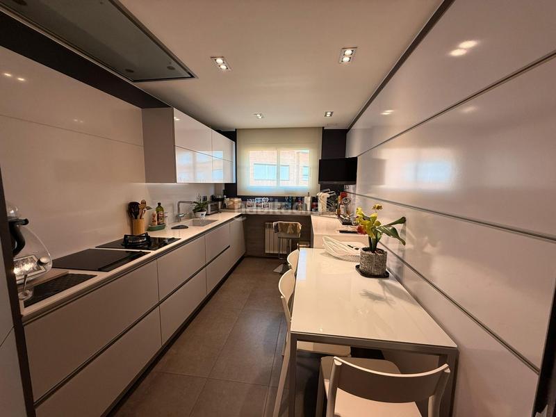 Foto ba2b7e26-e598-45fe-aee1-9b0f8c81e58c. Piso  de 4 habitaciones con parquing en Creu Alta en Sabadell