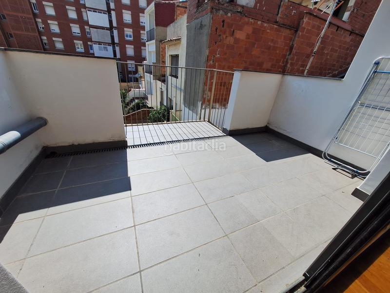 Foto 8e2d57d9-4cf1-4eec-a2b2-848652d79cab. Casa  adosada en el centro con patio y terraza en Sabadell
