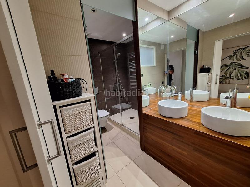 Foto ce008b6e-0ef6-4ac8-bd60-401271d5644b. Casa  adosada en el centro con patio y terraza en Sabadell