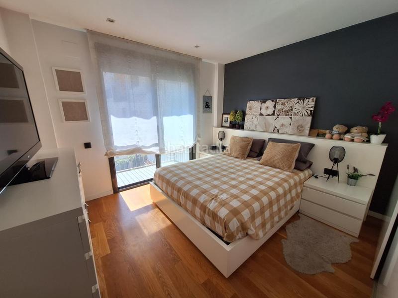 Foto f79ba1d0-f6ef-4f15-bf29-ce1427b8a851. Casa  adosada en el centro con patio y terraza en Sabadell