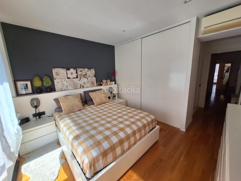 Foto fa42fa5a-e26c-4459-9c38-6f4f41aa56d9. Casa  adosada en el centro con patio y terraza en Sabadell