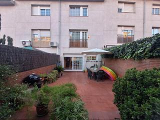 Casa a schiera  Conillera. Magnífica casa adosada con patio de 50m y garaje doble