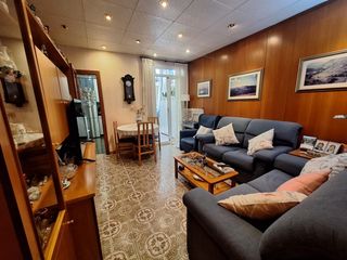 Pis  Calle del bisbe laguarda. Piso a escasos metros del mercat de sant antoni de barcelona