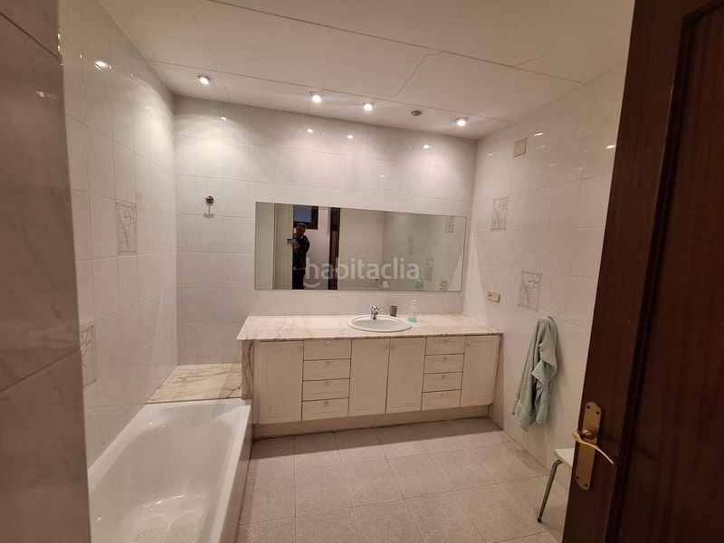 Foto 4c6d8c6f-2154-4c6a-983f-51d0e5fef81c. Casa amb aparcament a Creu Alta Sabadell