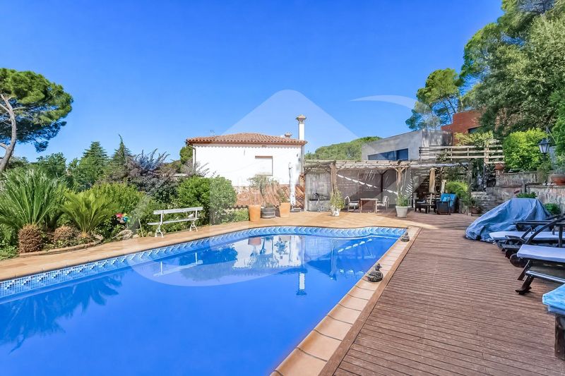Foto 8e3d20be-611e-46ed-859e-c493a495a2ad. Casa amb calefacció aparcament piscina a Matadepera