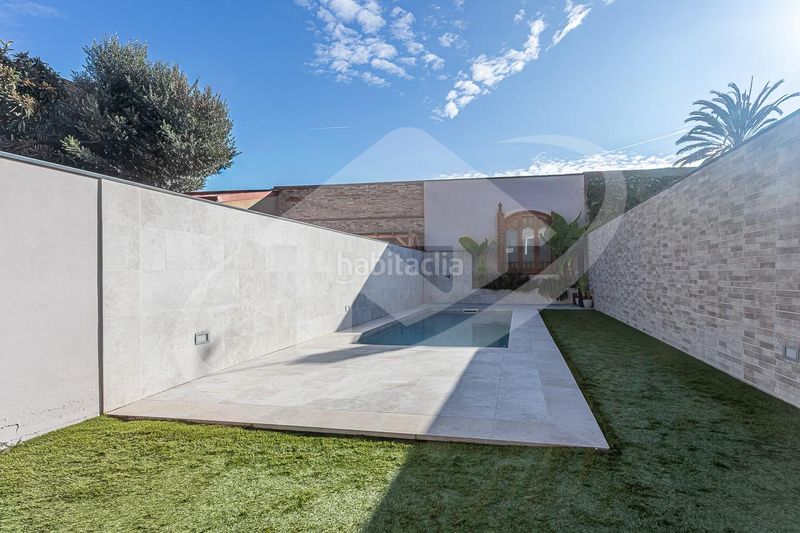 Foto 3cc8f5e0-7d3b-44b2-b176-972fac07522e. Casa con riscaldamento parcheggio piscina in Centre Sabadell