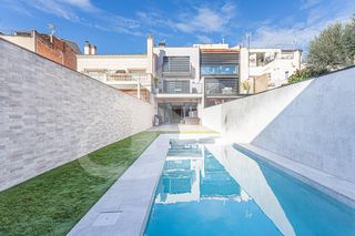 Maison à Centre. Casa de lujo en el centro de sabadell con piscina