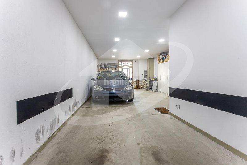 Foto bdc39ca3-c22e-47e7-a7aa-d658dc71192d. Casa con riscaldamento parcheggio piscina in Centre Sabadell