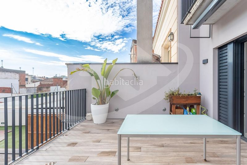 Foto bdf1e36a-6344-49d4-bf3d-fd3243a4b28d. Casa con riscaldamento parcheggio piscina in Centre Sabadell