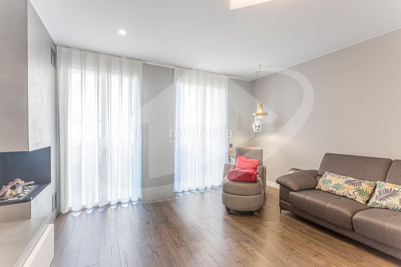 Foto ef65f7a2-93a4-49f6-9aa0-2d4151440e06. Casa con riscaldamento parcheggio piscina in Centre Sabadell