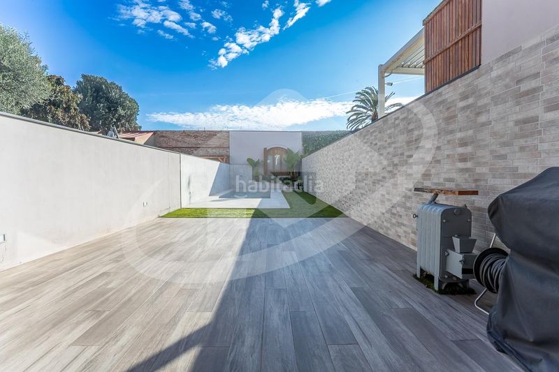 Foto f4ffc1a2-6d91-4146-acd8-470744e547c8. Casa con riscaldamento parcheggio piscina in Centre Sabadell