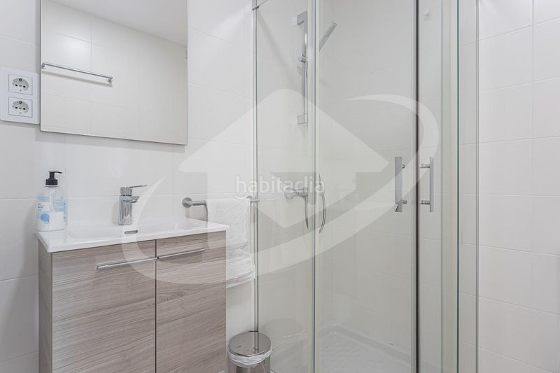 Foto f6bc8987-9f23-48f9-935b-cc8a8f8c14d9. Casa con riscaldamento parcheggio piscina in Centre Sabadell