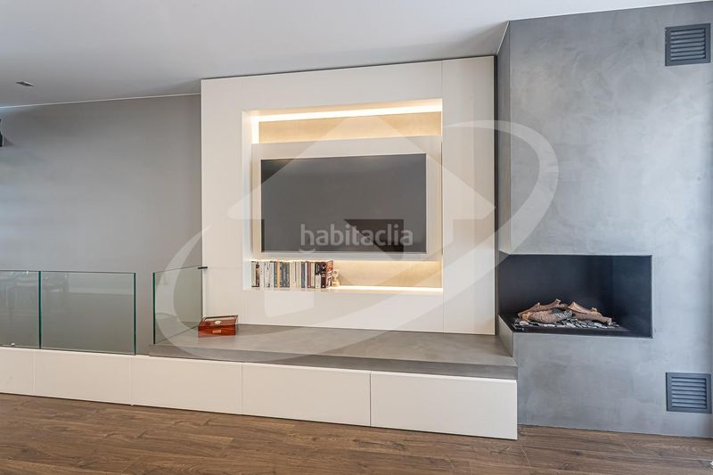 Foto fabacb8e-2f85-46d7-a50d-307d1d86b6ce. Casa con riscaldamento parcheggio piscina in Centre Sabadell