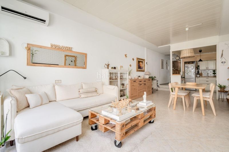Foto 5bd930c0-7722-4090-9223-9e7060109f86. Casa adossada amb calefacció aparcament a Gràcia Sabadell