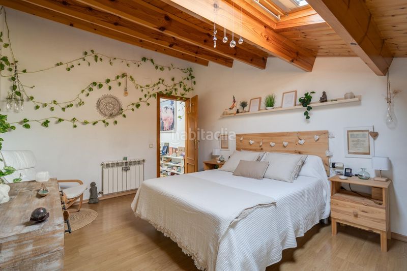 Foto fa95086e-f9d8-43ee-8f5e-fb14e75ef9b8. Casa adossada amb calefacció aparcament a Gràcia Sabadell