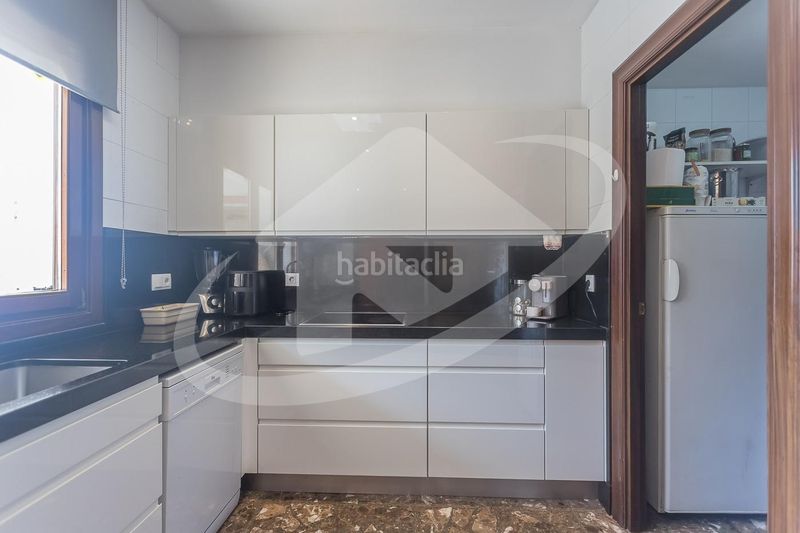 Foto 03f6b2a4-cb6b-48b3-a5d3-329326a5c8c3. Casa amb calefacció aparcament a Creu Alta Sabadell