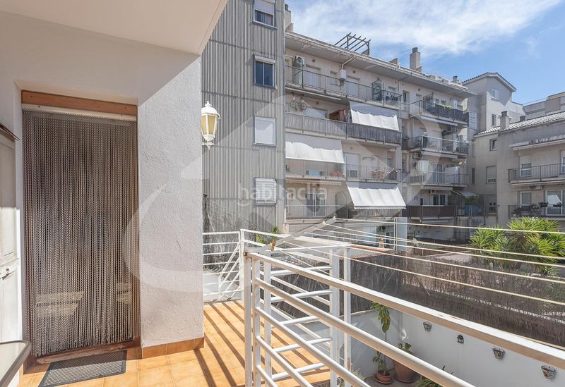 Foto 1bd8f205-8469-40a7-ae12-49d5734743f2. Casa amb calefacció aparcament a Creu Alta Sabadell