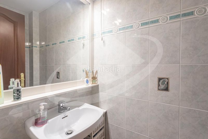 Foto 41c56b3e-ad8b-4626-8179-1656e47961a0. Casa amb calefacció aparcament a Creu Alta Sabadell