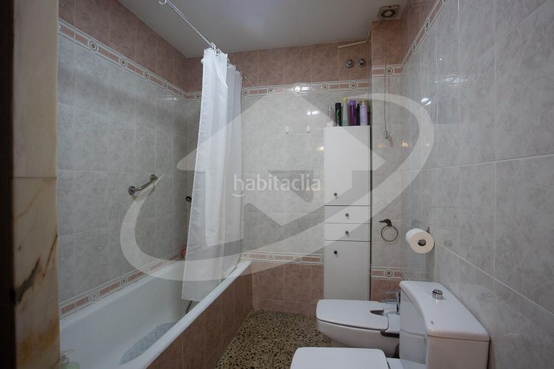 Foto 7e15ef33-46e0-4bb8-b4da-e9cfb1d5d6b8. Casa amb calefacció aparcament a Creu Alta Sabadell