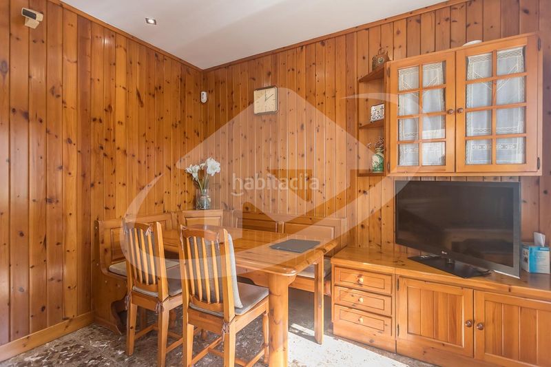 Foto a386ae35-820a-4505-b039-9676e58b40f6. Casa amb calefacció aparcament a Creu Alta Sabadell