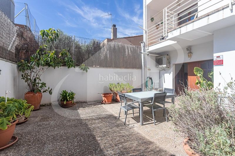 Foto baeafefe-bd83-4368-befb-94bbc4315010. Casa amb calefacció aparcament a Creu Alta Sabadell