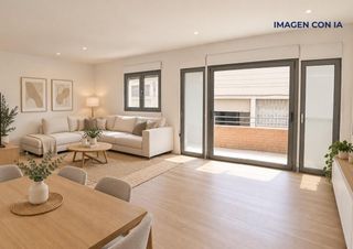 Chalet à Almeda - El Corte Inglés. Casa totalmente reformada con garaje y gran terraza solárium