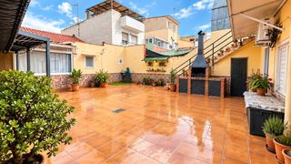 Maison  Reis catolics dels. Magnifica casa bis con patio y terraza en la creu de barbera