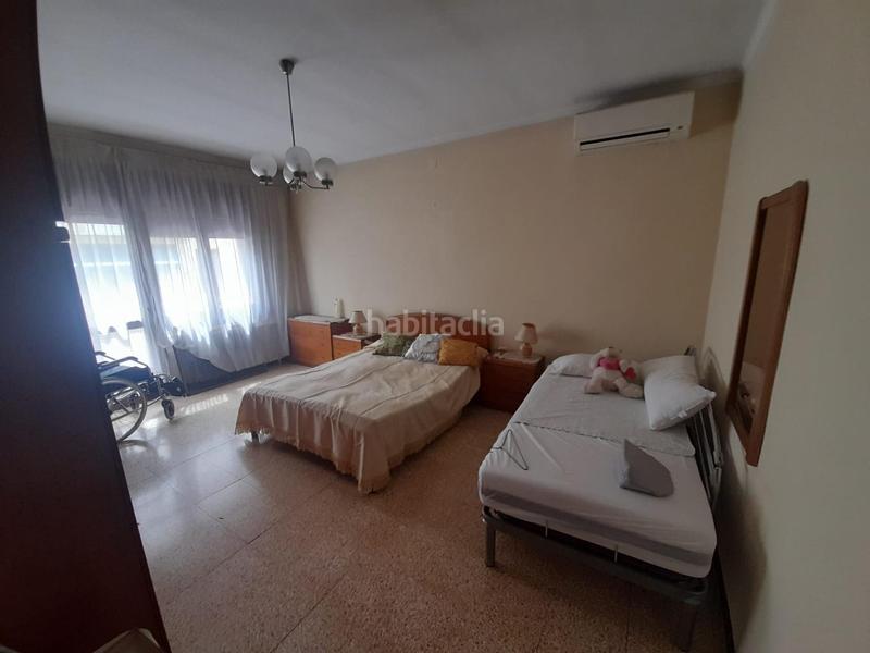 Foto 10eb9a6f-846a-42fc-bc58-a4c1311f726a. Casa  de esquinera 23 x 18 metros de fachada en torre romeo bajo en Sabadell