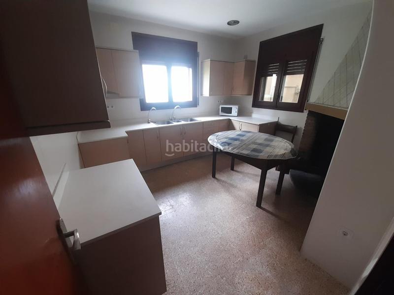 Foto 2340f310-1be4-4109-943a-42b461976010. Casa  de esquinera 23 x 18 metros de fachada en torre romeo bajo en Sabadell