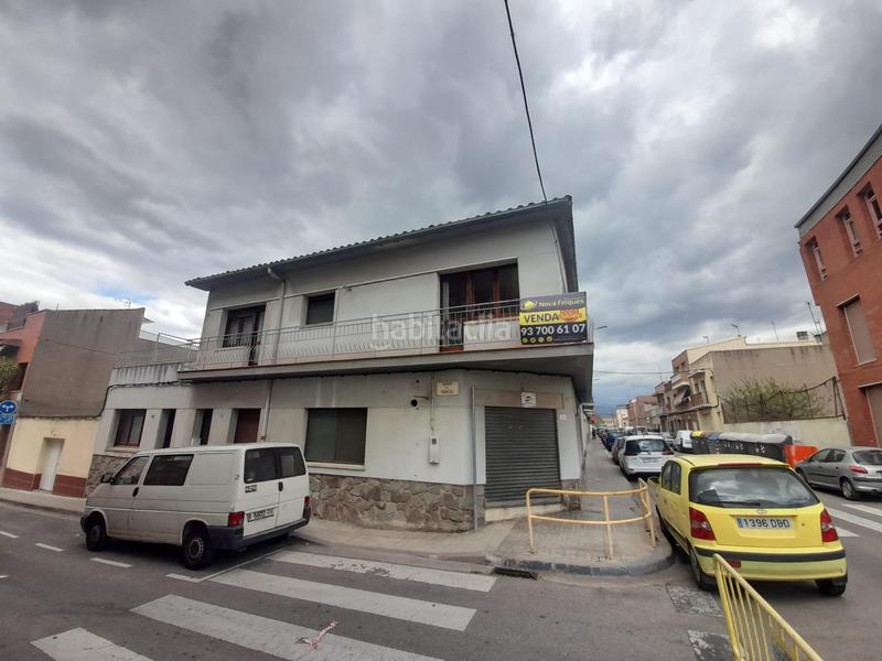 Foto 75ff7bc1-5564-455b-a79d-a5a90d3f6b42. Casa  de esquinera 23 x 18 metros de fachada en torre romeo bajo en Sabadell