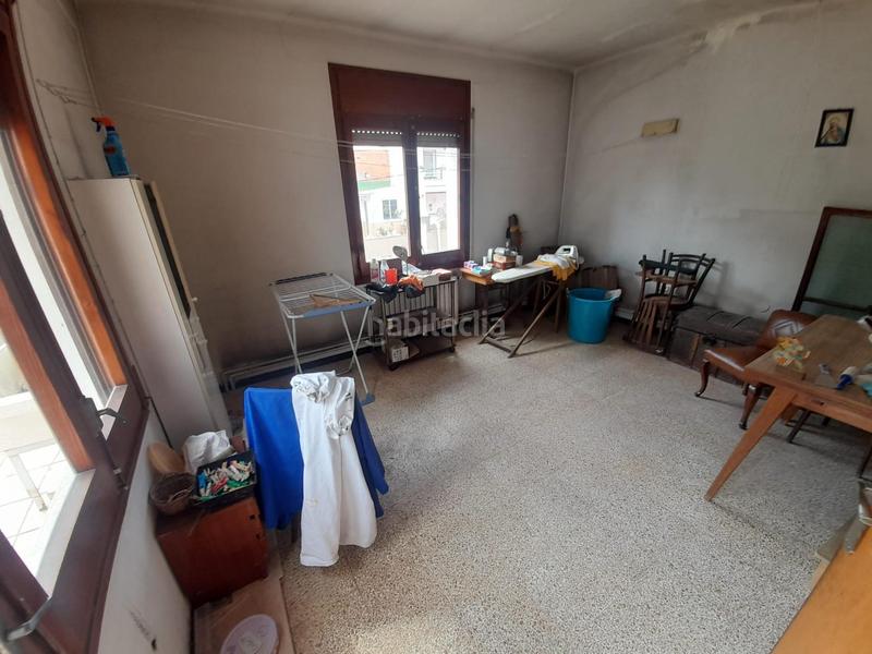Foto b372698b-c933-41f0-ae68-656ad2ce357b. Casa  de esquinera 23 x 18 metros de fachada en torre romeo bajo en Sabadell