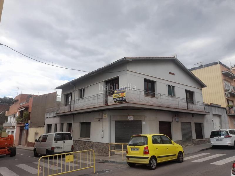 Foto d4e3f5d6-c276-44d1-bc29-b7c74a537f36. Casa  de esquinera 23 x 18 metros de fachada en torre romeo bajo en Sabadell