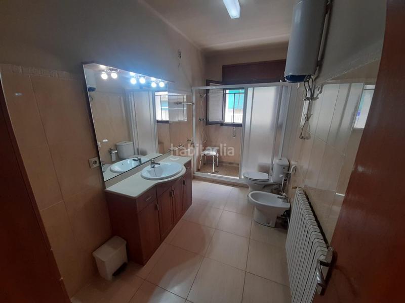 Foto e37e6746-195e-480a-a944-ebdadf7b7b7c. Casa  de esquinera 23 x 18 metros de fachada en torre romeo bajo en Sabadell