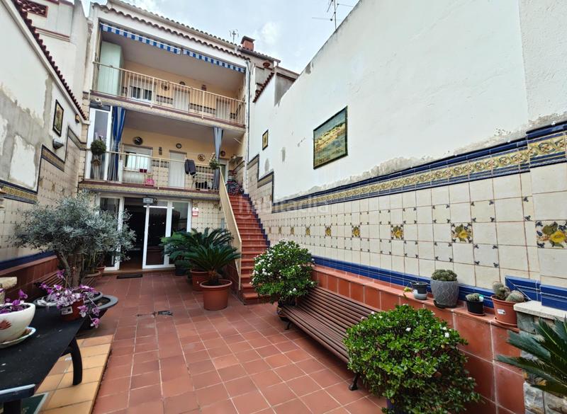 Foto a21120db-3bfe-4326-b4cc-d8c6875206bc. Casa amb aparcament a Centre Sabadell