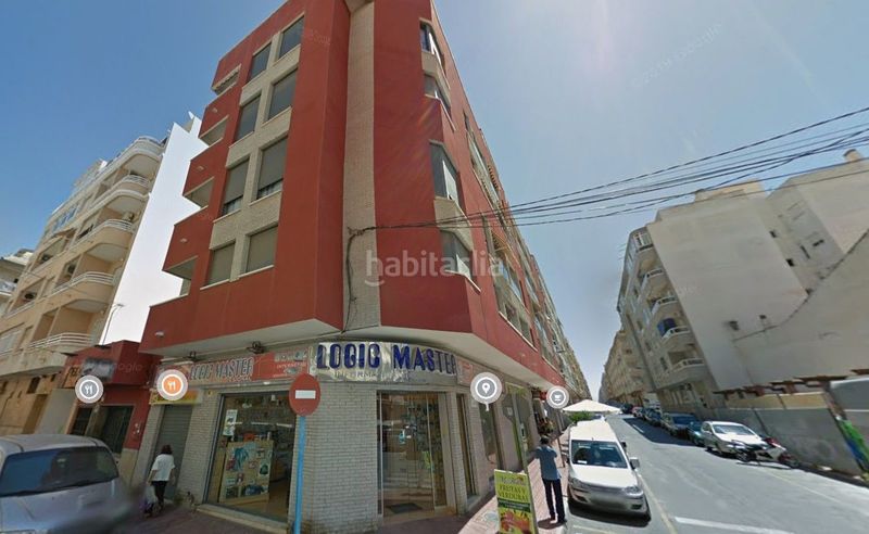 Foto 086a8b63-4fff-4682-92ac-e2b18e038034. Pis a Antonio Machado Torrevieja