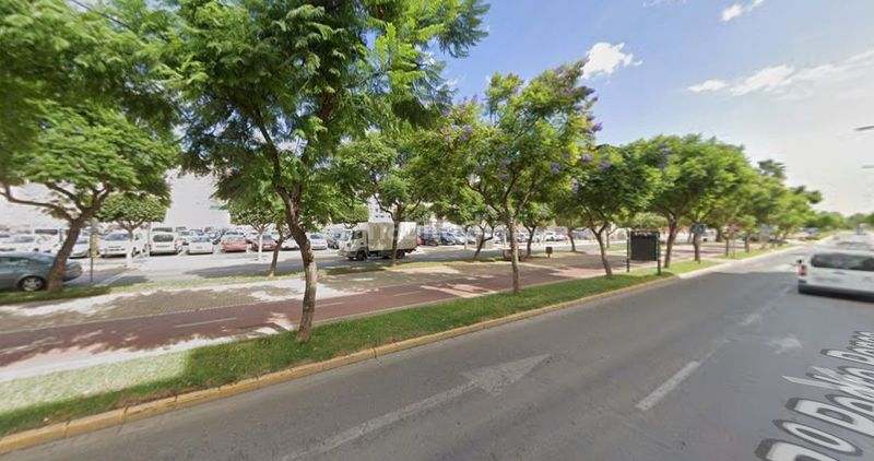 Foto aa1178ad-6e3a-41f2-9f14-fd65fa2024ba. Casa chalet okupado en Pabellón - Estación - El Corte Inglés Ejido (El)
