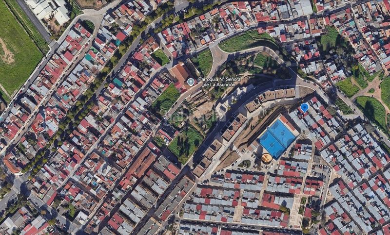 Foto ad78472f-a625-4efc-bd7c-2cd7fe3469d2. Casa adossada a La Estación Badajoz