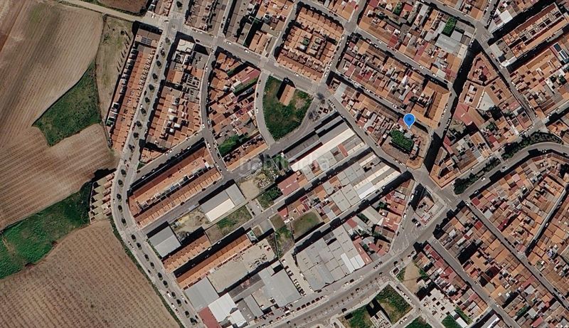 Foto d10a4eaa-1580-438d-bab0-352456e58e0e. Casa adossada a Almendralejo