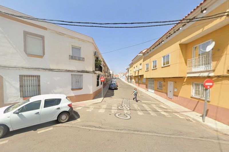Foto dece2dad-5c70-478b-a0c8-8217b5dd9ff1. Casa adossada a Almendralejo